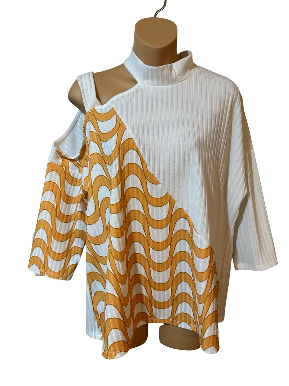 Cato M Mock Neck Cold Shoulder Ribbed Knit Wavy Print Top Retro Mod